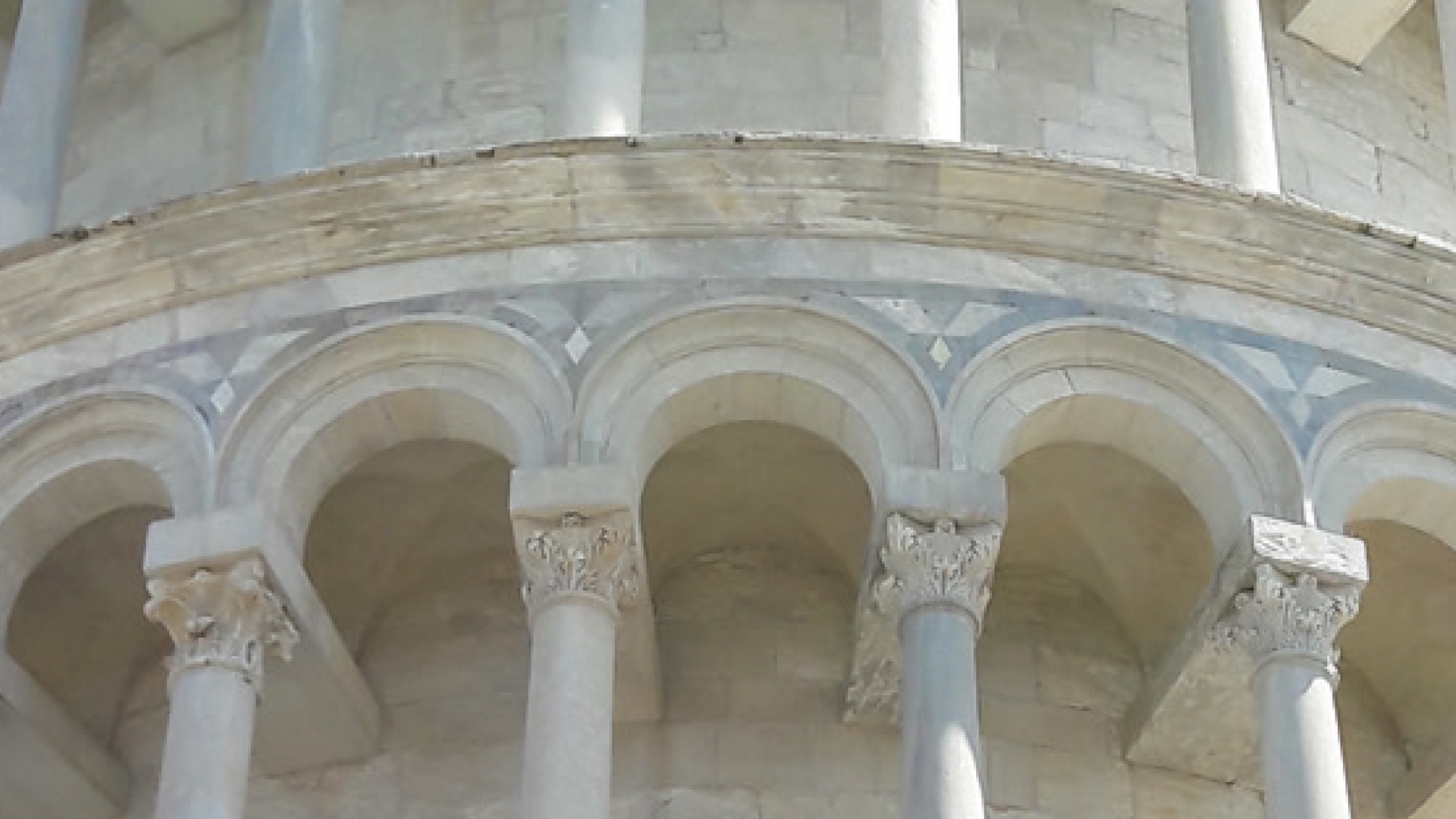 Passend zum Urlaubsratgeber: Nahaufnahme des Schiefen Turms von Pisa