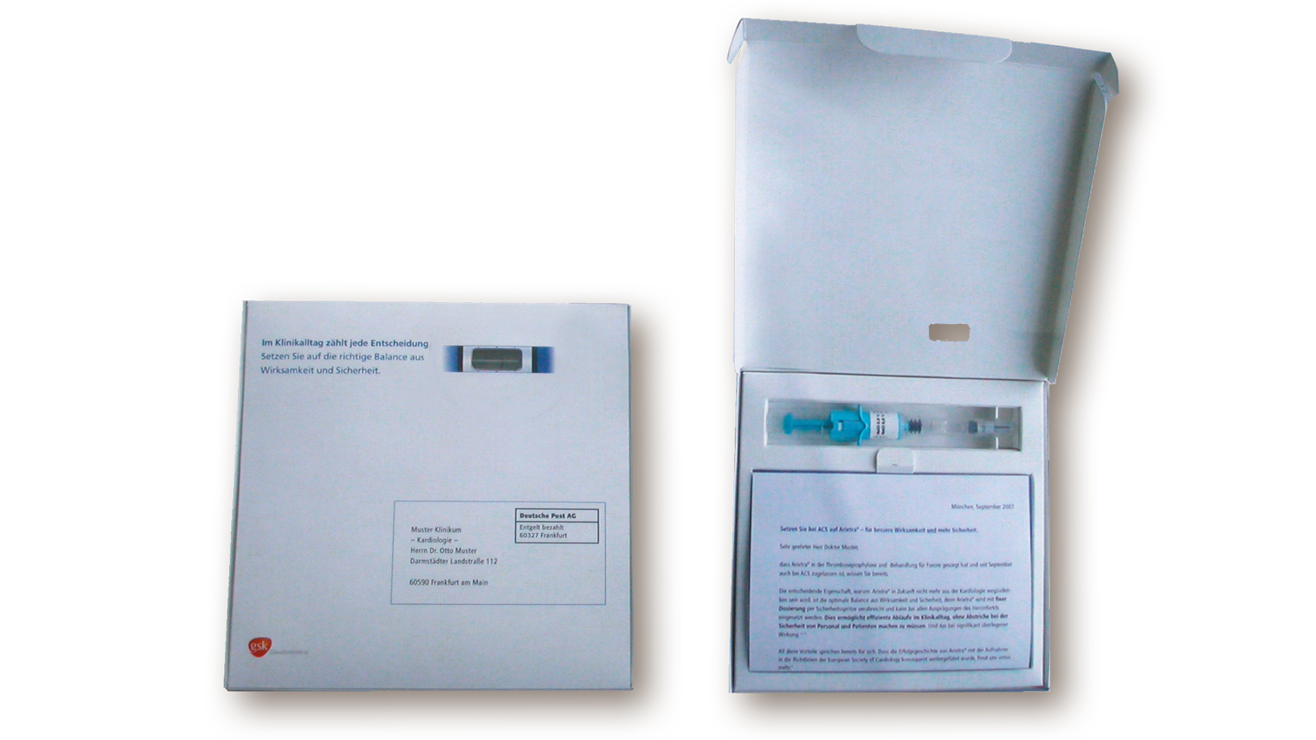 GSK Kardiologen-Mailing mit Muster einer Spritze (mit Kochsalzlösung)