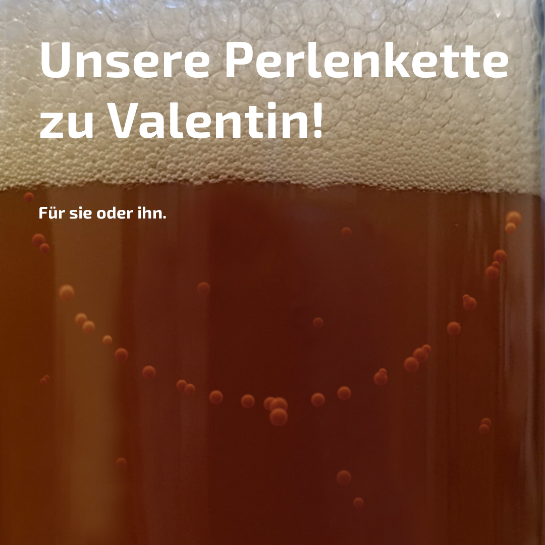 Instagram-Post Piepenschmöker zu Valentin: Man sieht ein Closeup eines Bierglases. Die Kohlensäure bildet eine Halskette. Headline: Unsere Perlenkette zu Valentin! Für sie oder ihn.